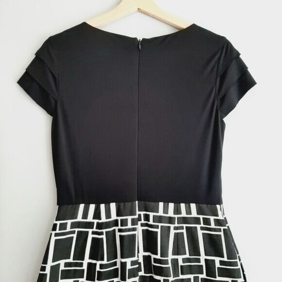 MAX & CLEO / Mixed Media Defined Waist Dress w/ Pockets Geometric Pattern B&W 8 - Picture 10 of 15